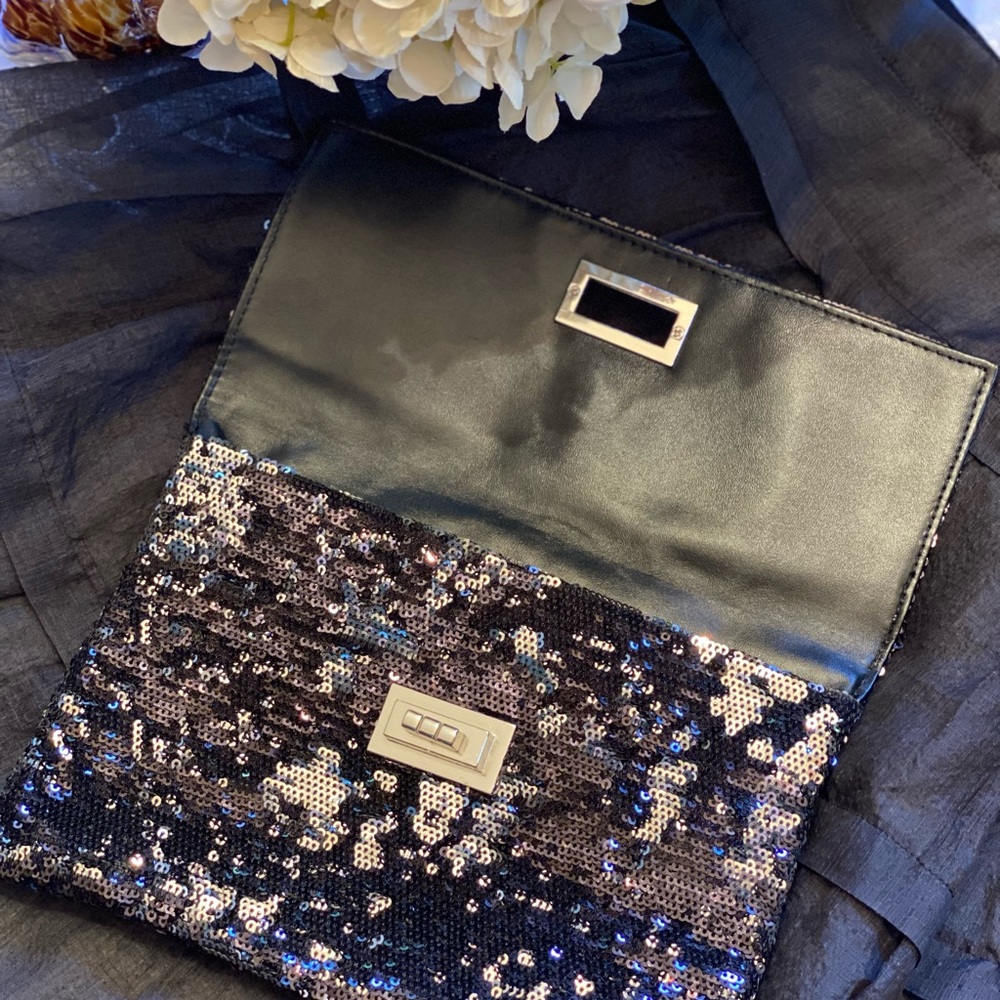 🌟HP🎉STYLISH🌟Mossimo Sequin Handbag/Clutch